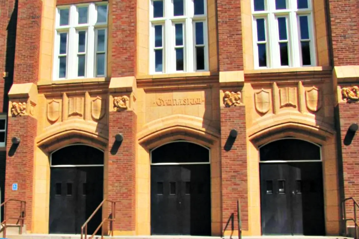 Main entrance of Theodore Roosevelt High School in Albany Park